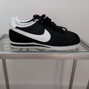 Vintage style NIKE, NEW, Suede, size 4US